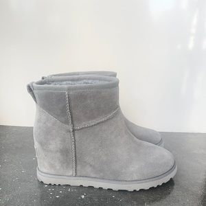 Ugg Classic Femme Mini Wedge Ankle Boot in Grey